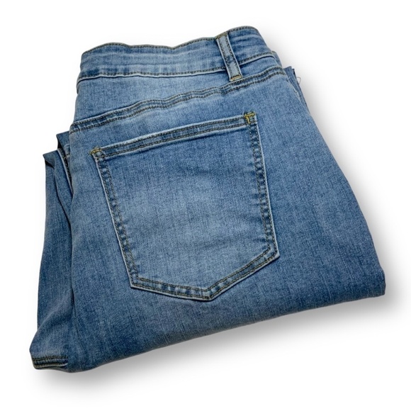 MADDEN GIRL 90’s Cut Out Wide Leg High Rise Mom Jeans Relaxed Fit US Sz 31 - Picture 11 of 12